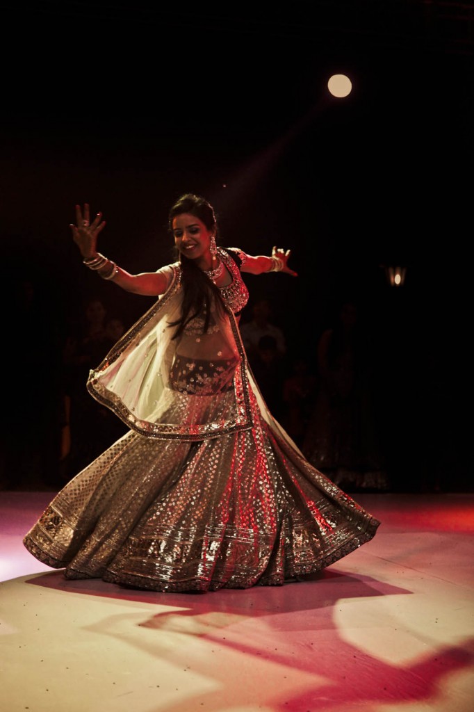 Devar Bhabhi dance: Bhabhi aces it in lehenga on 'Mere Sohneya,' the  outcome is magical; watch video
